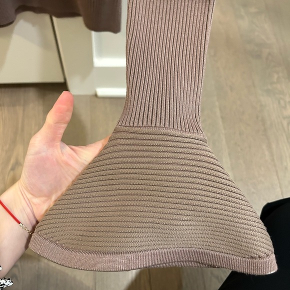 Scuplt Knit Style Sweater - Picture 2 of 3